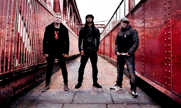 „The Prodigy“ pageidauja šampano, ekologiškų daržovių ir guminukų