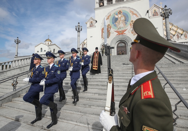 Baltijos šalių vadovai smerkia Rusijos „apgailėtinus bandymus klastoti istoriją“