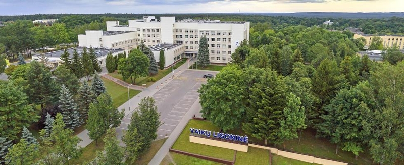 Stovėjimo aikštelę prie ligoninės rengiantys darbuotojai aptiko granatą