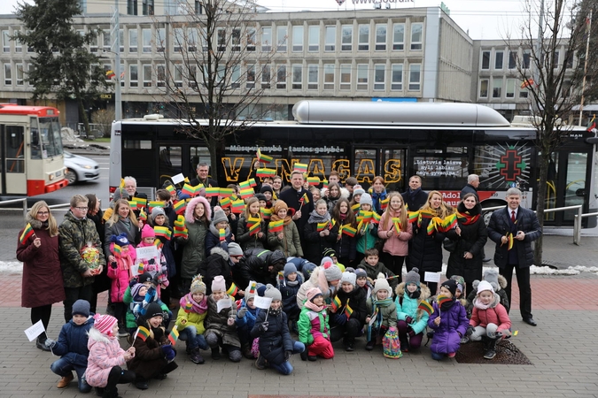 Patriotiškas partizanų istorijas vilniečiams primins užrašai ant autobusų
