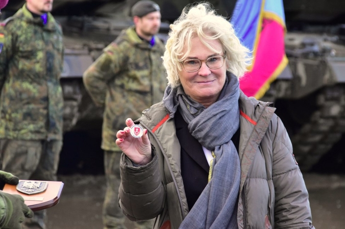 Lietuvoje viešės Vokietijos gynybos ministrė, europarlamentarai, JAV kongresmenai