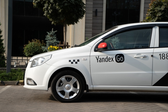 „Yandex Go“ keleivius ir vairuotojus draudžia iki 10 tūkst. eurų