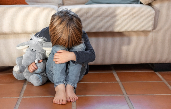 Mokyklose su vaikais dirba pedofilai: kas dėl to kaltas?