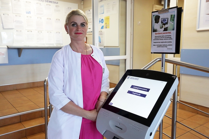 Pagalba: visada pasiruošęs padėti prie pacientų registracijos terminalo budintis darbuotojas.