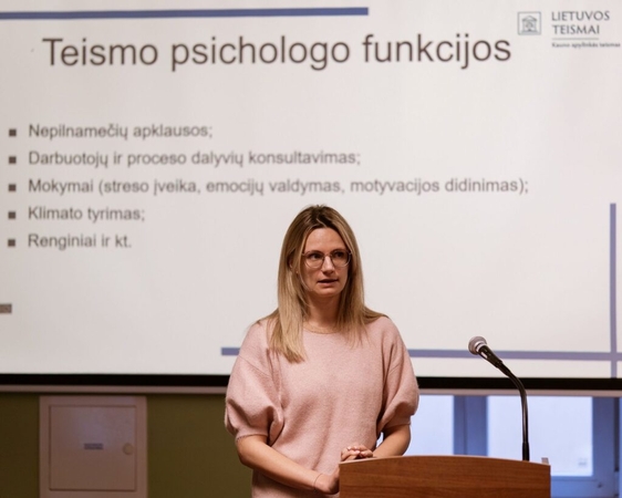 Rūpestis: J. Valantinė pažymėjo, kad pagrindinis jos darbas susijęs su nepilnamečių apklausomis baudžiamosiose ir civilinėse bylose, ikiteisminiame tyrime.