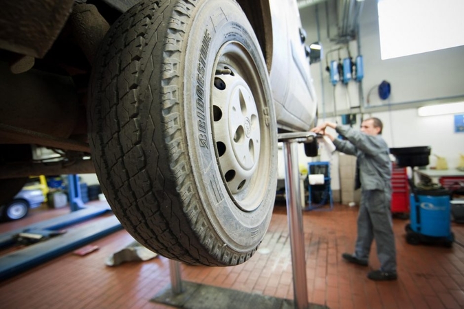 Pusė autoservisų Lietuvoje – vis dar nelegalūs: kaip neatiduoti automobilio į blogas rankas?