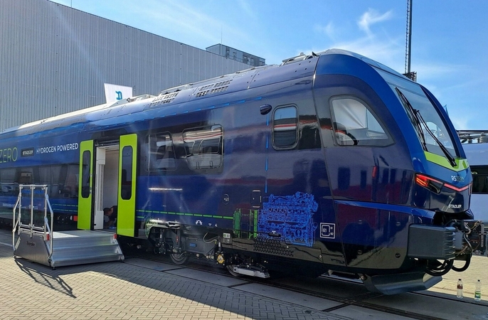 Eksponatas: parodos „InnoTrans“ lankytojų dėmesį traukė nulinės emisijos „Stadler RS Zero“, jo galimos versijos – visiškai elektrinis arba varomas vandeniliu.