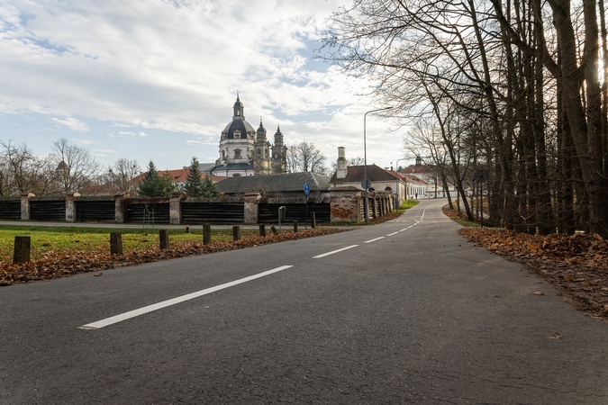 Sąlygos: kelio atkarpa nėra labai judri, tačiau reikalaujanti vairuotojų budrumo. 