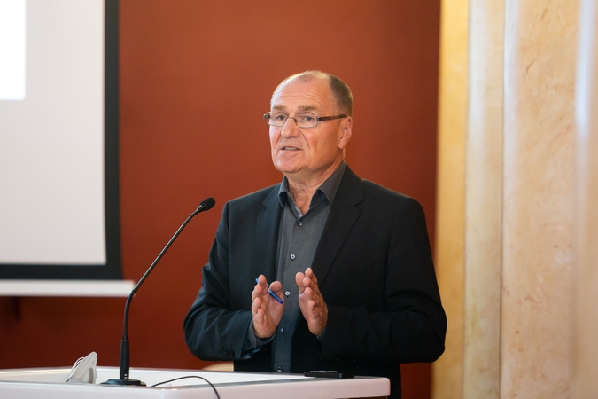 Svarstymai: Lietuvos respublikinių būsto valdymo ir priežiūros rūmų prezidentas A. Čaplikas įsitikinęs, kad draudžiami turėtų būti ne tik visi privatūs būstai, bet ir bendro naudojimo patalpos bei infrastruktūra.