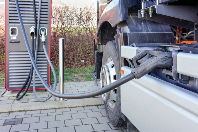 Perspektyva: prognozuojama, kad 2030–2035 m. pusė naujų ES registruojamų regioninių ir tolimojo susisiekimo sunkvežimių bus elektriniai.