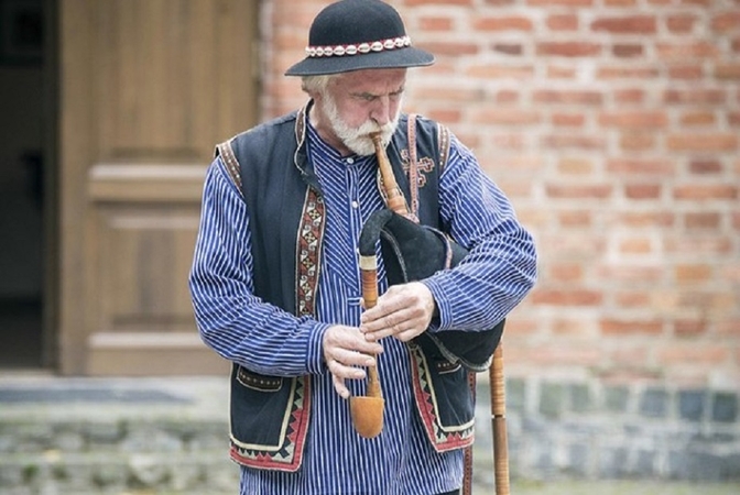Vieta: rugsėjo 28 d. Vilkijoje vyks X tarptautinis festivalis „Lietuvos dūdmaišininkų susipūtimas“.