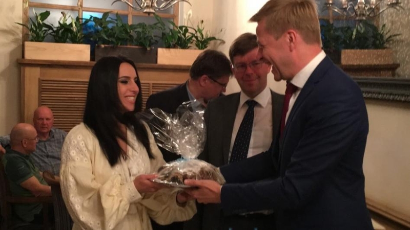 Vilniaus meras vaišino „Eurovizijos“ nugalėtoją šimtalapiu ir kvietė atvykti