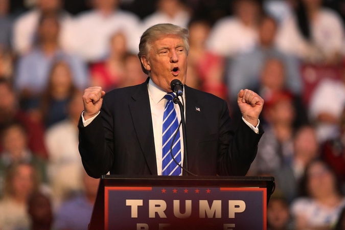 D. Trumpas žada šaltąjį karą su teroristais ir griežtą imigracijos kontrolę