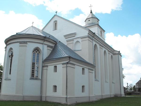 Baigta Veliuonos Vytautinės bažnyčios pamatų ir fasadų tvarkyba