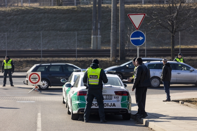 Šiauliuose neblaivi vairuotoja sukėlė avariją ir pabėgo