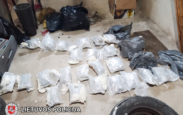 Policija vilniečio nuomojamame garaže aptiko 15 kilogramų kanapių