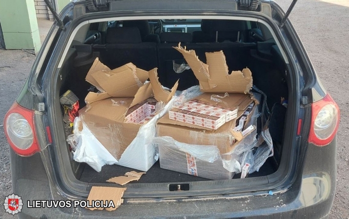 Per patikrinimą automobilyje rasta tūkstantis kontrabandinių cigarečių pakelių