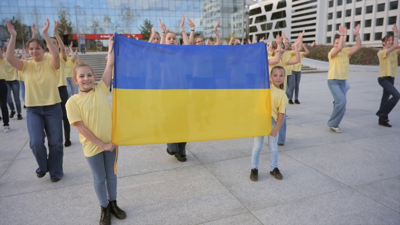 Kauno Vienybės aikštėje – masinis vaikų šokis, išreiškiantis palaikymą Ukrainai