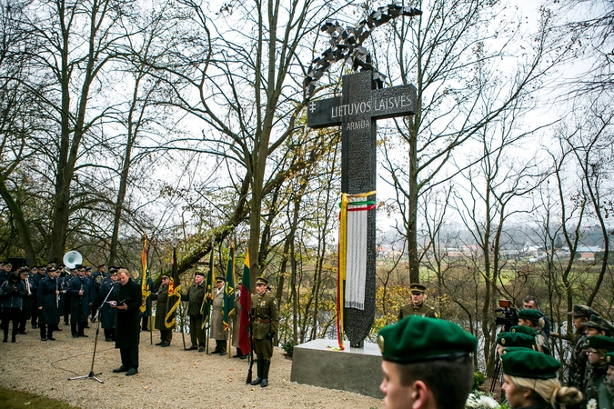 Prie Nevėžio iškilo paminklas Lietuvos laisvės armijos vadui 