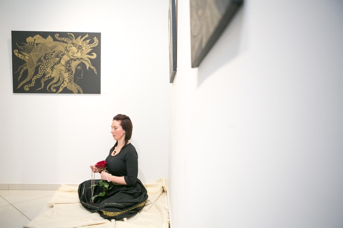 Parodos atidaryme – meditacija lotoso pozoje
