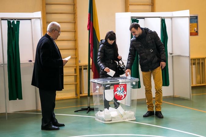 Antrajame rinkimų ture rinkėjai buvo vangesni (atnaujinta)