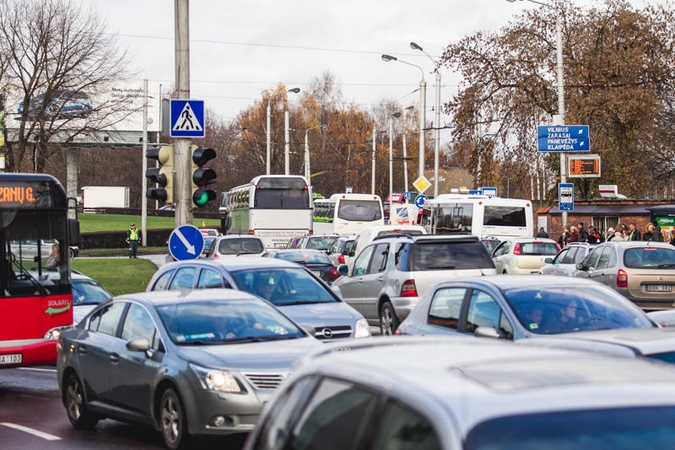 Avarija prie Kauno pilies paralyžiavo eismą