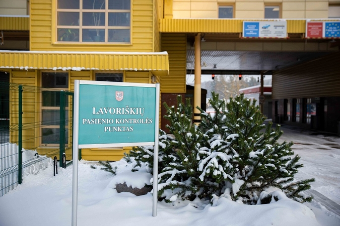 Į Lietuvą neįleistas uzbeko vairuojamas vilkikas: įtarimų sukėlė dokumentai