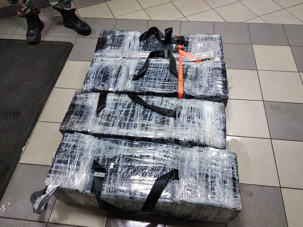 Švenčionių rajono miške kontrabandininkai pametė du tūkstančius pakelių cigarečių