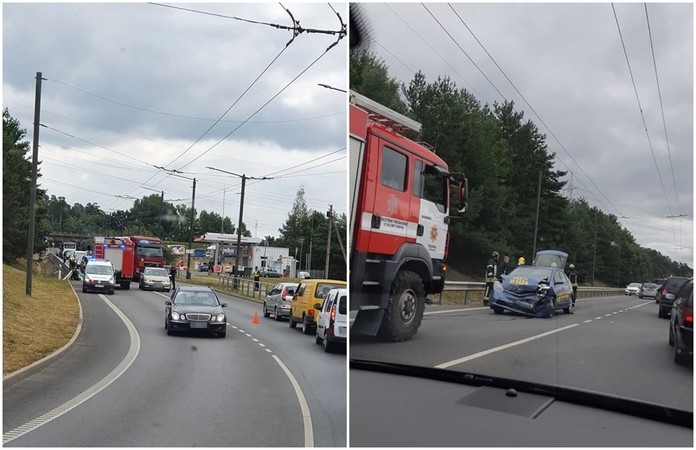 Į avariją Petrašiūnuose pakliuvo taksi automobilis, sužalotas žmogus
