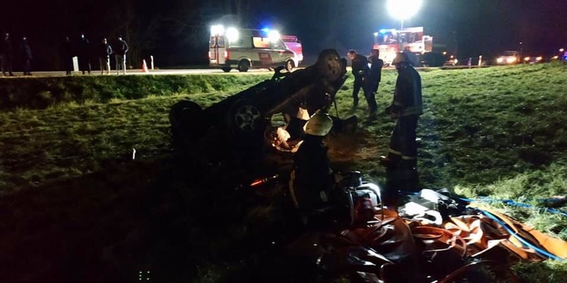 Nelaimė Ukmergės rajone: apvirtus automobiliui žuvo vairuotojas