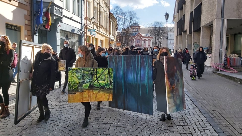 Nuo suvaržymų pavargę menininkai Vilniuje surengė protestą