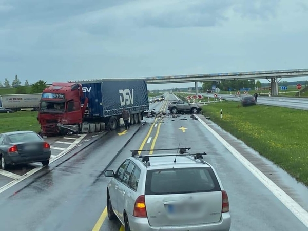 Per avariją Ukmergės rajone du žmonės žuvo vietoje, vienas mirė ligoninėje 