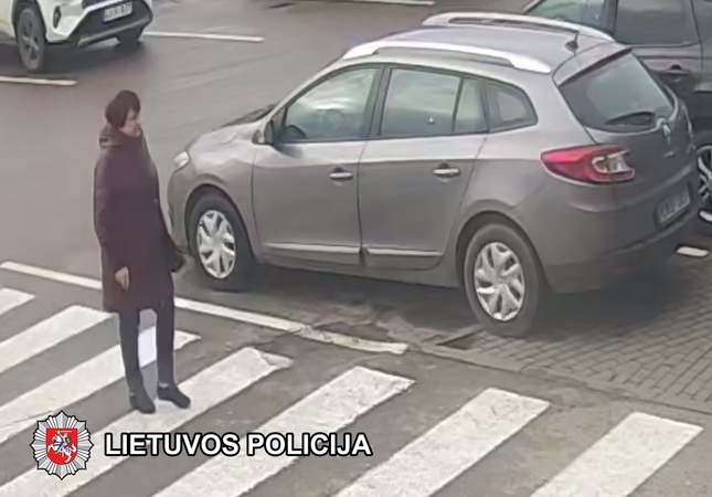 Dingo iš bankomato išimti pinigai: pareigūnai prašo atpažinti moterį