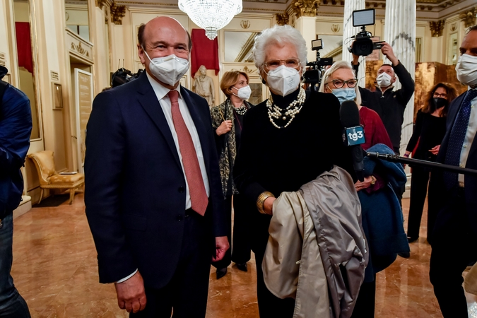 Auditorija: tarp pirmojo po ilgos pertraukos surengto vakaro svečių – teatro generalinis direktorius Dominique’as Meyeris ir Holokaustą išgyvenusi senatorė Liliana Segre.