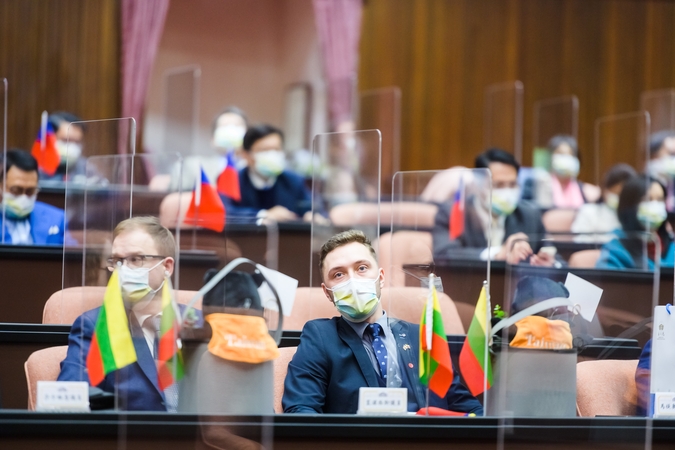 Rinkimai komunizmo gniaužtuose: ar Kinijos drakonas jau galutinai suvalgė Honkongą?