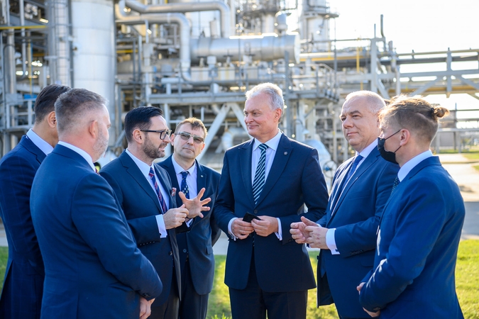 Naftos perdirbimo gamyklai – prezidento pagyros už planus dėl atsinaujinančios energetikos projektų