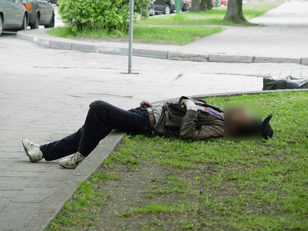 Gyventojai širsta dėl benamių Ąžuolyno parke: kvapas nuo jų – siaubingas