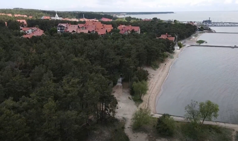 Parnidžio įlankoje įvairiais būdais švarintas vanduo, tačiau maudynes čia išbando ne visi