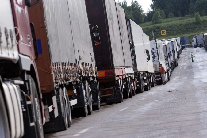 Medininkų pasienio su Baltarusija kontrolės punkte nusidriekė ilga vilkikų eilė