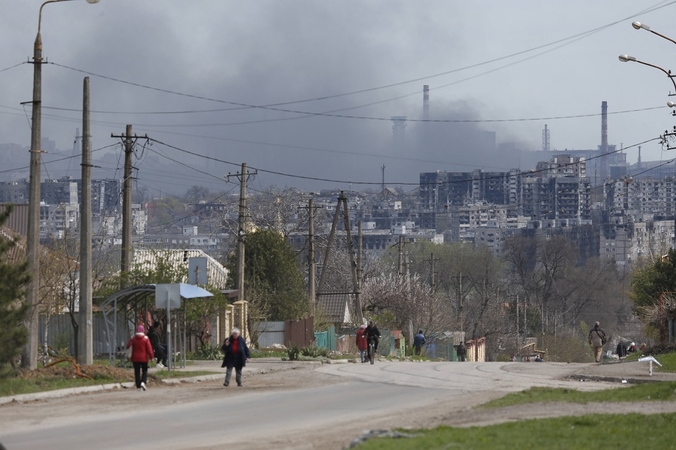 Rusija skelbia atidaranti humanitarinį koridorių iš „Azovstal“ gamyklos, tačiau Ukraina tai neigia