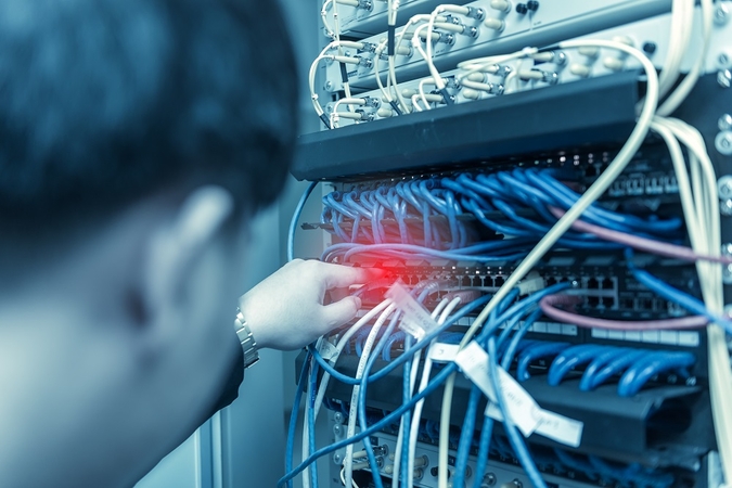 Ukrainiečio liudijimai: Rusijos kariai bandė „pavogti“ internetą, kad nuvežtų į Rusiją