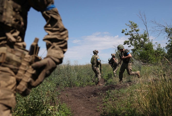 Ukrainos karinės oro pajėgos: naktį numušti 23 rusų dronai