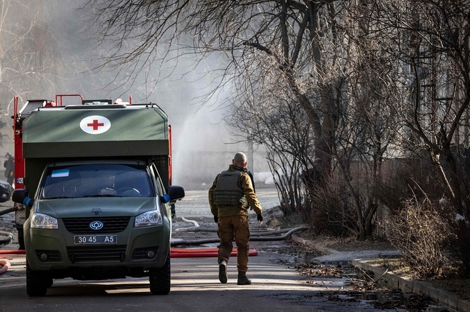 Kyjivas: Rusijos pajėgos pagrobė pagalbos darbuotojų, vežusių maistą į Mariupolį