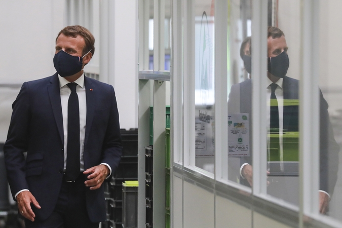 E. Macronas pristatė 8 mlrd. eurų dydžio Prancūzijos autopramonės gelbėjimo paketą