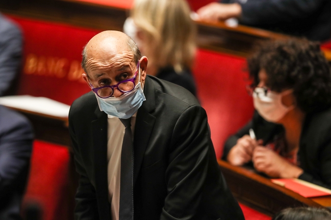 Prancūzija apkaltino JK „šantažuojant“ dėl vakcinos dozių pristatymo