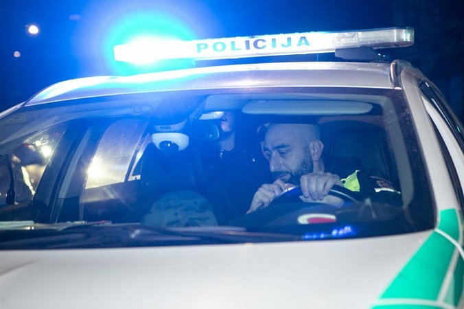 Ukmergės rajone apvirtus automobiliui žuvo žmogus: yra nukentėjusių, tarp jų – vaikas
