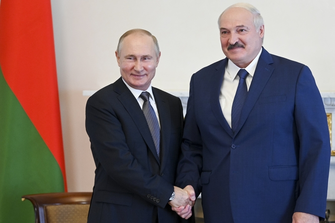 Vladimiras Putinas (kairėje), Aliaksandras Lukašenka (dešinėje)
