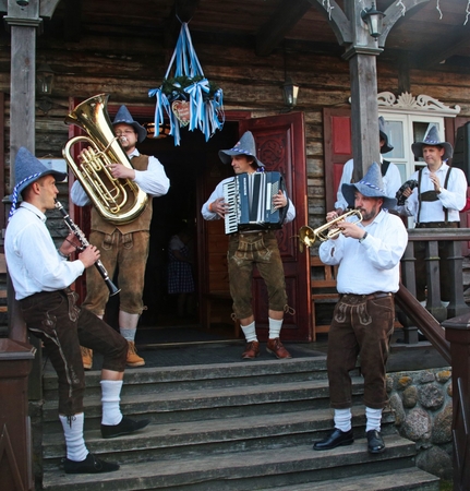 „Vokiškos atostogos“ Vilniuje: Oktoberfestas, BMW ir dviračiai
