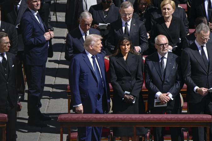 Per popiežiaus Pranciškaus laidotuves Estijos prezidentas pakvietė Trumpą į Estiją