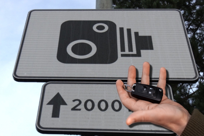 Sukritikavo dėl vairuotojų siaubo – greičio matuoklių: persistengė?
